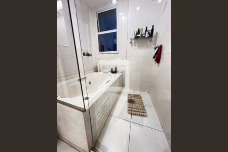 Apartamento para alugar com 220m², 4 quartos e 4 vagas Apartamento para alugar com 220m², 4 quartos e 4 vagasBanheiro da suíte master