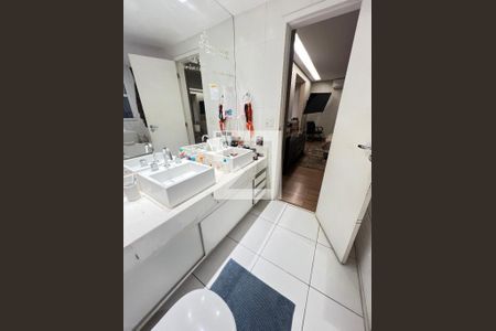 Apartamento para alugar com 220m², 4 quartos e 4 vagas Apartamento para alugar com 220m², 4 quartos e 4 vagasBanheiro da suíte master