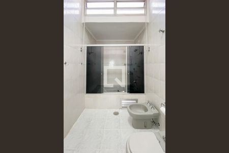 Casa para alugar com 320m², 5 quartos e 4 vagas Casa para alugar com 320m², 5 quartos e 4 vagasBanheiro Social