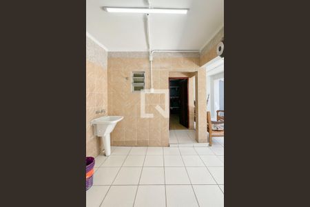Casa para alugar com 320m², 5 quartos e 4 vagas Casa para alugar com 320m², 5 quartos e 4 vagasÁrea de Serviço