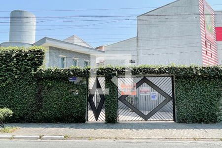 Casa para alugar com 320m², 5 quartos e 4 vagas Casa para alugar com 320m², 5 quartos e 4 vagasFachada