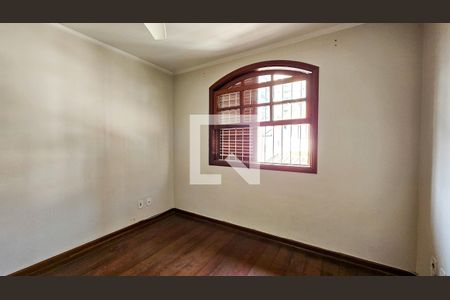 Casa à venda com 140m², 4 quartos e 2 vagas Casa à venda com 140m², 4 quartos e 2 vagasQuarto 4