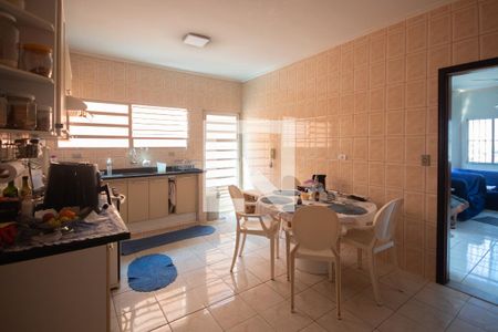 Casa à venda com 350m², 3 quartos e 3 vagas Casa à venda com 350m², 3 quartos e 3 vagasCozinha