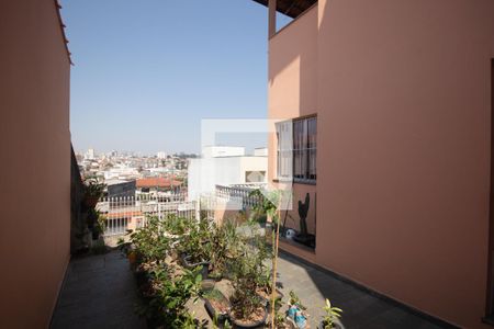 Casa à venda com 350m², 3 quartos e 3 vagas Casa à venda com 350m², 3 quartos e 3 vagasQuintal