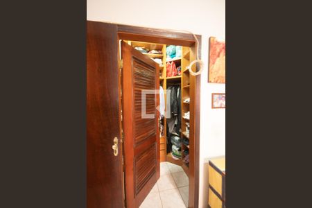 Casa à venda com 350m², 3 quartos e 3 vagas Casa à venda com 350m², 3 quartos e 3 vagasCloset