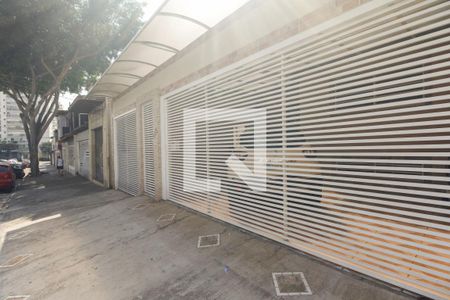 Casa à venda com 260m², 4 quartos e 6 vagas Casa à venda com 260m², 4 quartos e 6 vagasFachada