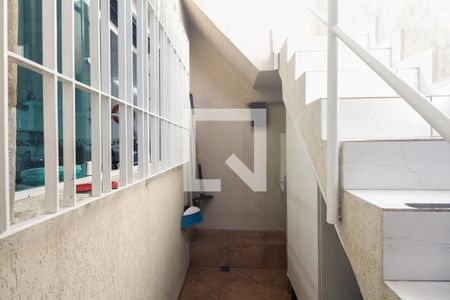 Casa à venda com 260m², 4 quartos e 6 vagas Casa à venda com 260m², 4 quartos e 6 vagasCorredor de Acesso ao Terraço e Área de Serviço