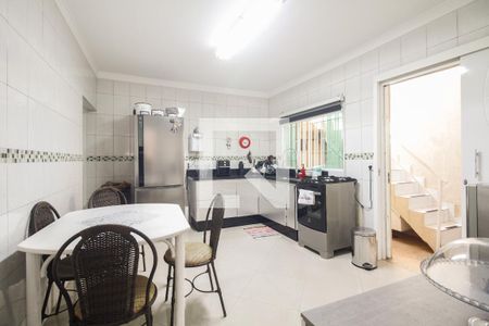 Casa à venda com 260m², 4 quartos e 6 vagas Casa à venda com 260m², 4 quartos e 6 vagasCozinha