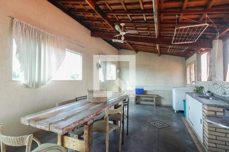 Casa à venda com 260m², 4 quartos e 6 vagas Casa à venda com 260m², 4 quartos e 6 vagasTerraço e Área de Serviço