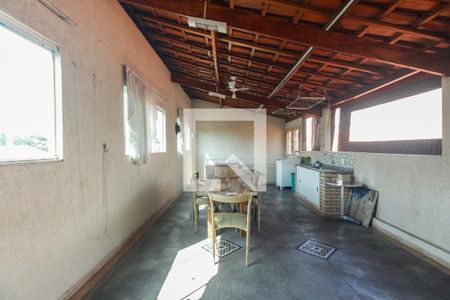 Casa à venda com 260m², 4 quartos e 6 vagas Casa à venda com 260m², 4 quartos e 6 vagasTerraço e Área de Serviço