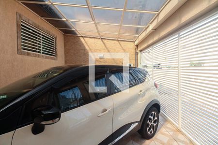 Casa à venda com 260m², 4 quartos e 6 vagas Casa à venda com 260m², 4 quartos e 6 vagasGaragem