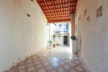 Casa à venda com 260m², 4 quartos e 6 vagas Casa à venda com 260m², 4 quartos e 6 vagasGaragem