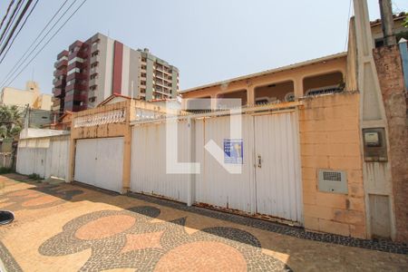 Casa à venda com 100m², 2 quartos e 4 vagasFachada