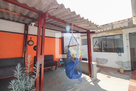 Casa à venda com 100m², 2 quartos e 4 vagasÁrea externa 