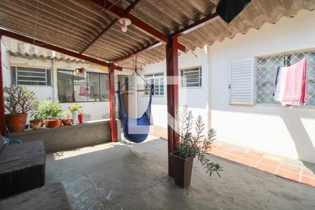 Casa à venda com 100m², 2 quartos e 4 vagasÁrea externa 