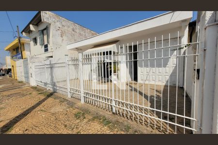 Casa à venda com 150m², 2 quartos e 2 vagasFachada