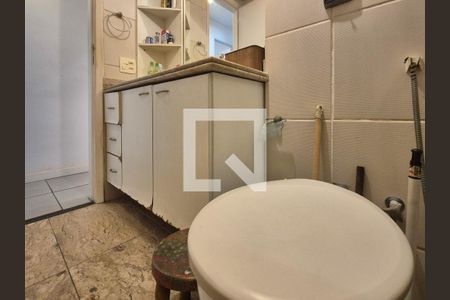 Apartamento à venda com 90m², 3 quartos e 2 vagas Apartamento à venda com 90m², 3 quartos e 2 vagasBanheiro Social