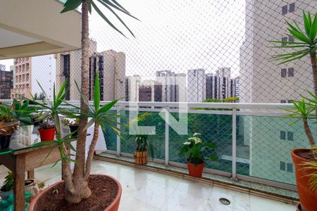 Apartamento à venda com 151m², 2 quartos e 2 vagasVaranda