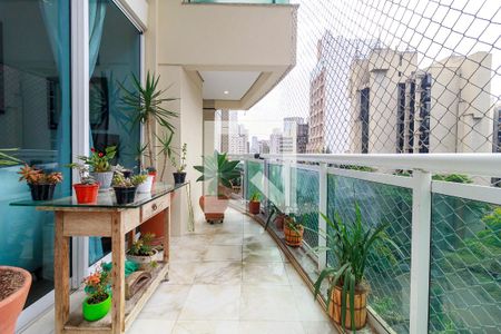 Apartamento à venda com 151m², 2 quartos e 2 vagasVaranda