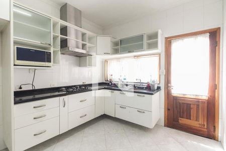 Casa à venda com 180m², 2 quartos e 3 vagas Casa à venda com 180m², 2 quartos e 3 vagasCozinha