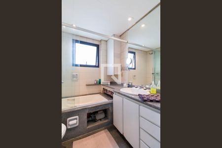 Apartamento à venda com 127m², 3 quartos e 2 vagas Apartamento à venda com 127m², 3 quartos e 2 vagasBanheiro 1