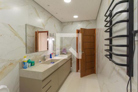 Casa de condomínio para alugar com 330m², 5 quartos e 6 vagas Casa de condomínio para alugar com 330m², 5 quartos e 6 vagasBanheiro da Suíte 2