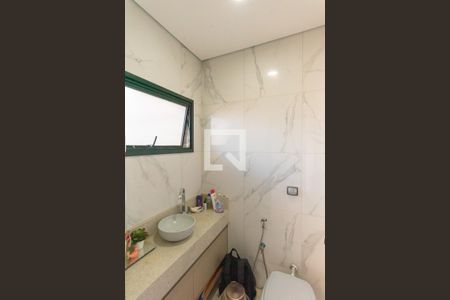 Casa de condomínio para alugar com 330m², 5 quartos e 6 vagas Casa de condomínio para alugar com 330m², 5 quartos e 6 vagasBanheiro de Serviço