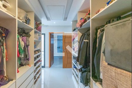 Casa de condomínio para alugar com 330m², 5 quartos e 6 vagas Casa de condomínio para alugar com 330m², 5 quartos e 6 vagasCloset da Suíte 2