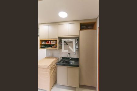 Casa de condomínio para alugar com 330m², 5 quartos e 6 vagas Casa de condomínio para alugar com 330m², 5 quartos e 6 vagasÁrea de Serviço