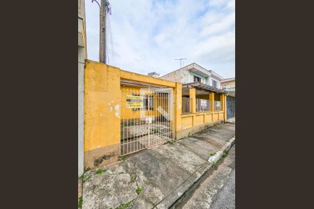 Casa à venda com 200m², 3 quartos e 2 vagas Casa à venda com 200m², 3 quartos e 2 vagasFachada