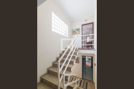 Casa à venda com 160m², 3 quartos e 4 vagasEscada