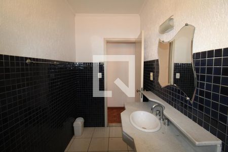 Casa à venda com 240m², 4 quartos e 4 vagasBanheiro 1