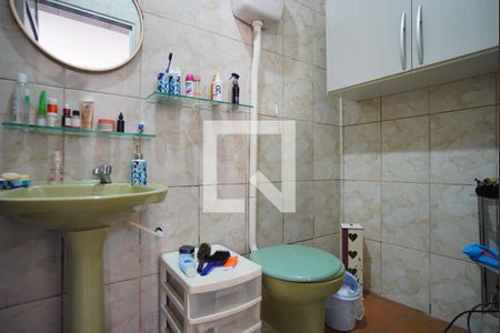 Casa à venda com 360m², 4 quartos e 4 vagasBanheiro da Suíte - Fundos