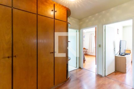 Casa à venda com 363m², 4 quartos e 4 vagas Casa à venda com 363m², 4 quartos e 4 vagasCorredor