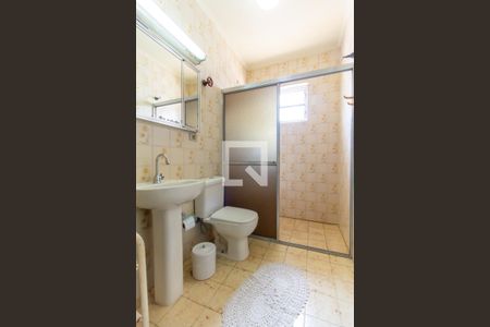 Casa à venda com 363m², 4 quartos e 4 vagas Casa à venda com 363m², 4 quartos e 4 vagasBanheiro Social