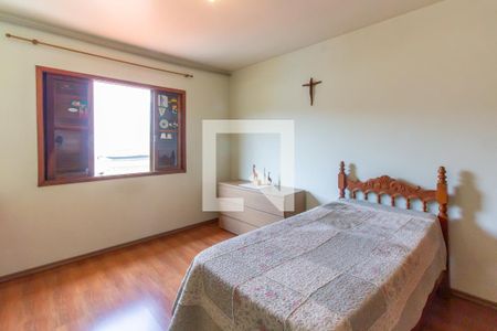 Casa à venda com 363m², 4 quartos e 4 vagas Casa à venda com 363m², 4 quartos e 4 vagasQuarto 4