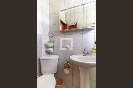 Casa à venda com 363m², 4 quartos e 4 vagas Casa à venda com 363m², 4 quartos e 4 vagasBanheiro da edícula