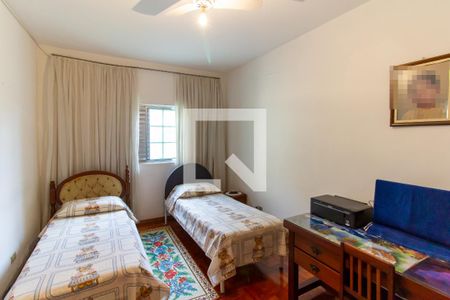 Casa à venda com 363m², 4 quartos e 4 vagas Casa à venda com 363m², 4 quartos e 4 vagasQuarto da edícula