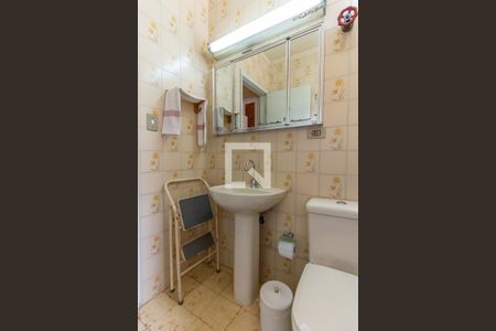 Casa à venda com 363m², 4 quartos e 4 vagas Casa à venda com 363m², 4 quartos e 4 vagasBanheiro Social