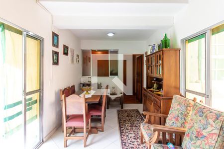 Casa à venda com 363m², 4 quartos e 4 vagas Casa à venda com 363m², 4 quartos e 4 vagasSala da edícula