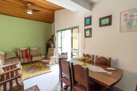 Casa à venda com 363m², 4 quartos e 4 vagas Casa à venda com 363m², 4 quartos e 4 vagasSala da edícula