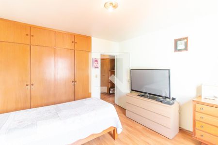 Casa à venda com 363m², 4 quartos e 4 vagas Casa à venda com 363m², 4 quartos e 4 vagasQuarto 4