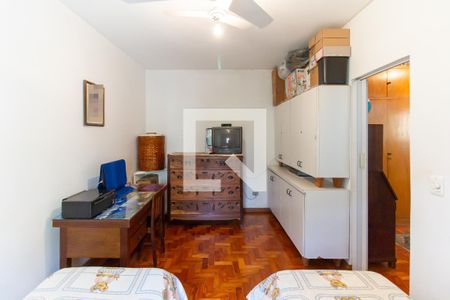 Casa à venda com 363m², 4 quartos e 4 vagas Casa à venda com 363m², 4 quartos e 4 vagasQuarto da edícula