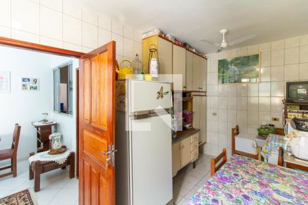 Casa à venda com 363m², 4 quartos e 4 vagas Casa à venda com 363m², 4 quartos e 4 vagasCozinha da edícula
