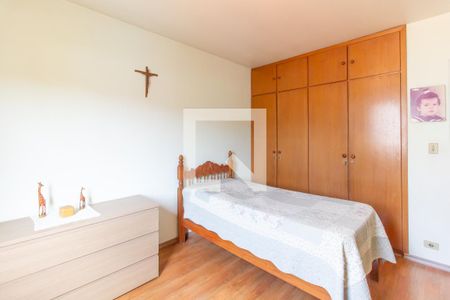 Casa à venda com 363m², 4 quartos e 4 vagas Casa à venda com 363m², 4 quartos e 4 vagasQuarto 4