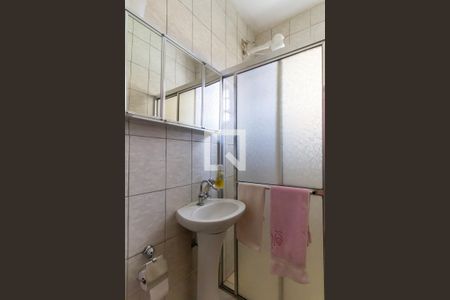 Casa à venda com 363m², 4 quartos e 4 vagas Casa à venda com 363m², 4 quartos e 4 vagasBanheiro da edícula