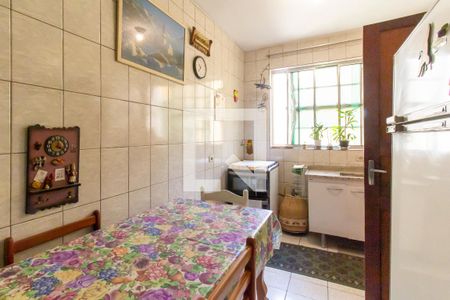 Casa à venda com 363m², 4 quartos e 4 vagas Casa à venda com 363m², 4 quartos e 4 vagasCozinha da edícula