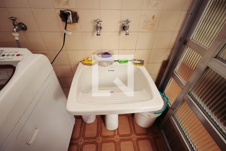 Casa à venda com 276m², 3 quartos e 7 vagas Casa à venda com 276m², 3 quartos e 7 vagasÁrea de Serviço