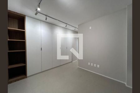Apartamento para alugar com 73m², 2 quartos e 2 vagas Apartamento para alugar com 73m², 2 quartos e 2 vagasSuíte com armário
