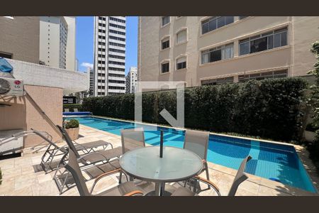 Apartamento à venda com 307m², 4 quartos e 4 vagas Apartamento à venda com 307m², 4 quartos e 4 vagasPiscina